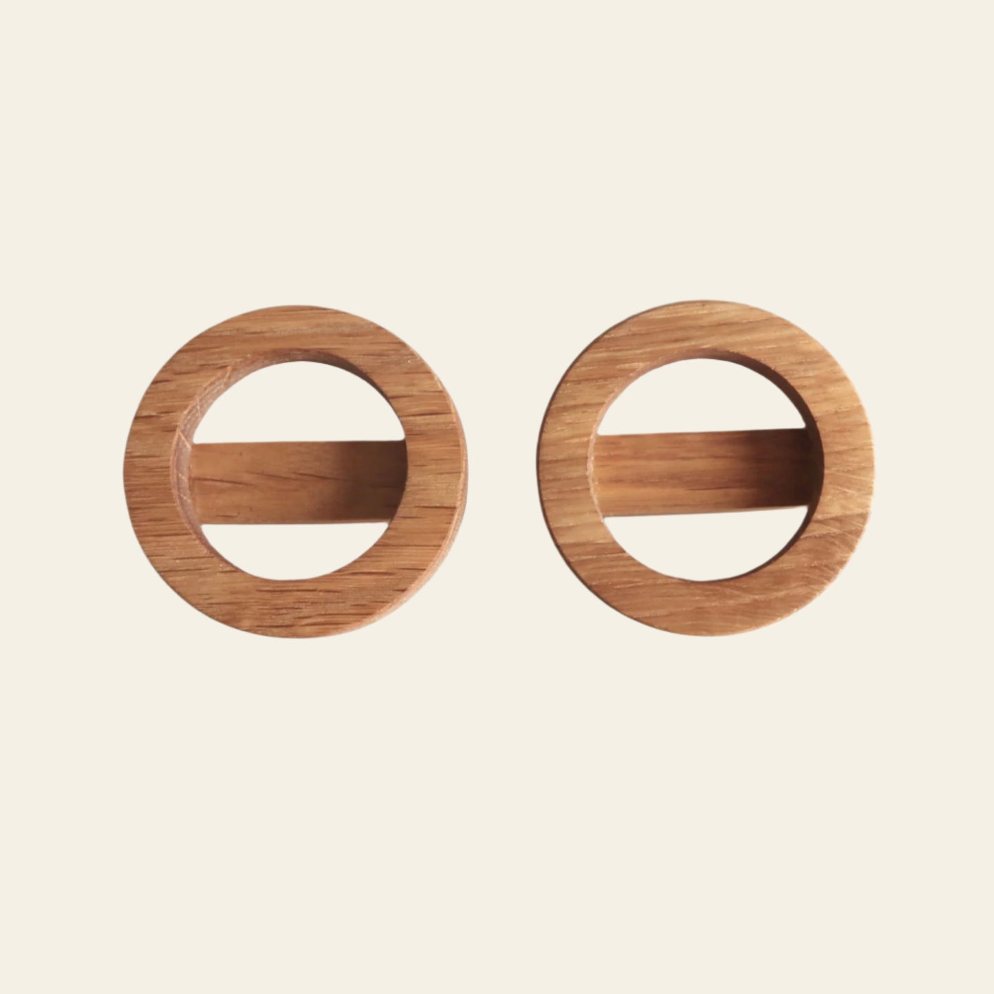 Solid oak round handle with horizontal bar .