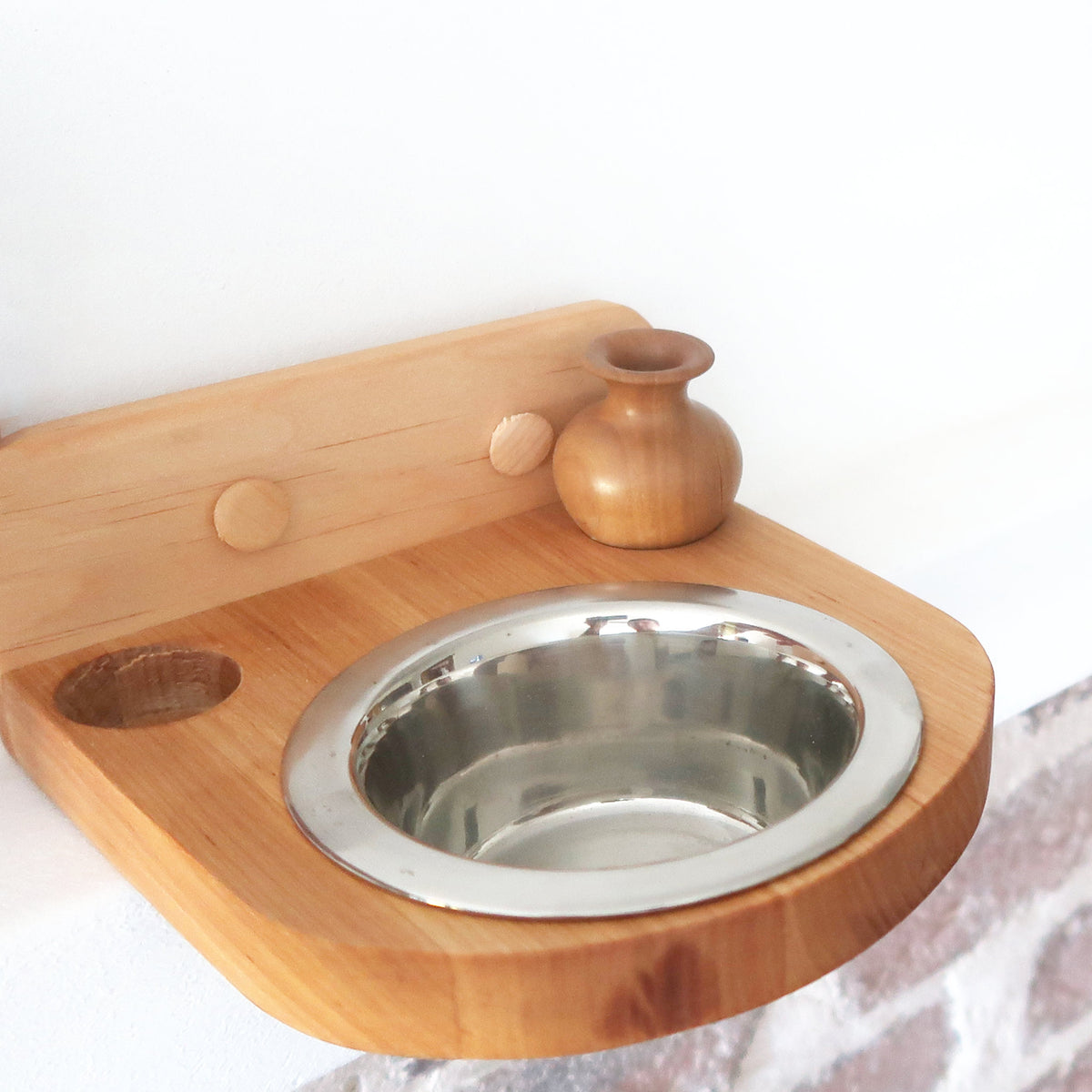 Alder wood aroma holder with holes for small aroma bottles