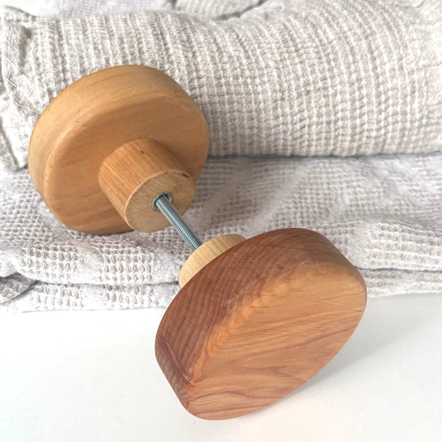 Back view of double-sided alder sauna door handle with 6 mm threaded metal rod for through-door installation.